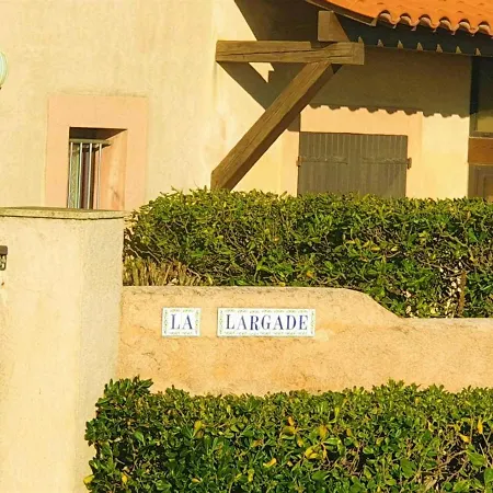 Apartment : 2 Pers Refait A Neuf Avec Clim, Jardin Et Parking - Fr-1-226-299 Sainte-Maxime