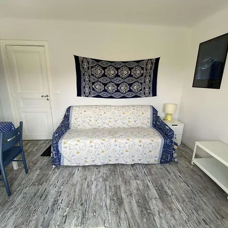 Apartment : 2 Pers Refait A Neuf Avec Clim, Jardin Et Parking - Fr-1-226-299